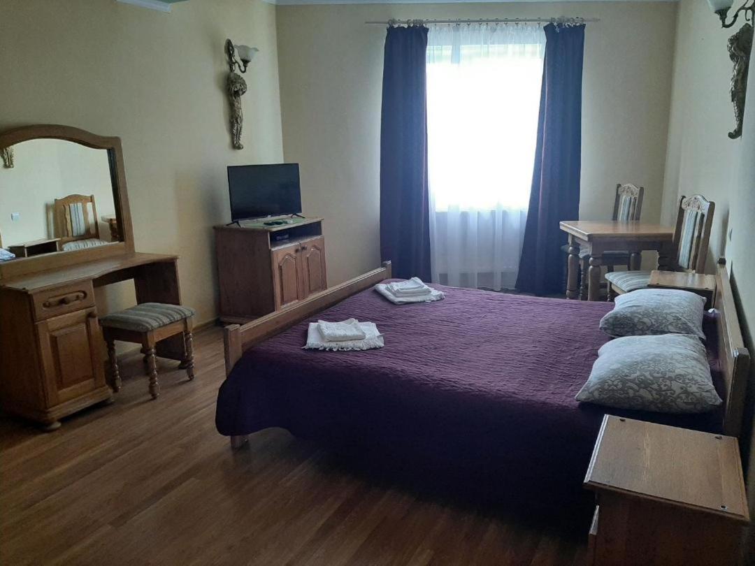 Hotel Nikolet Mukatjeve Exteriör bild